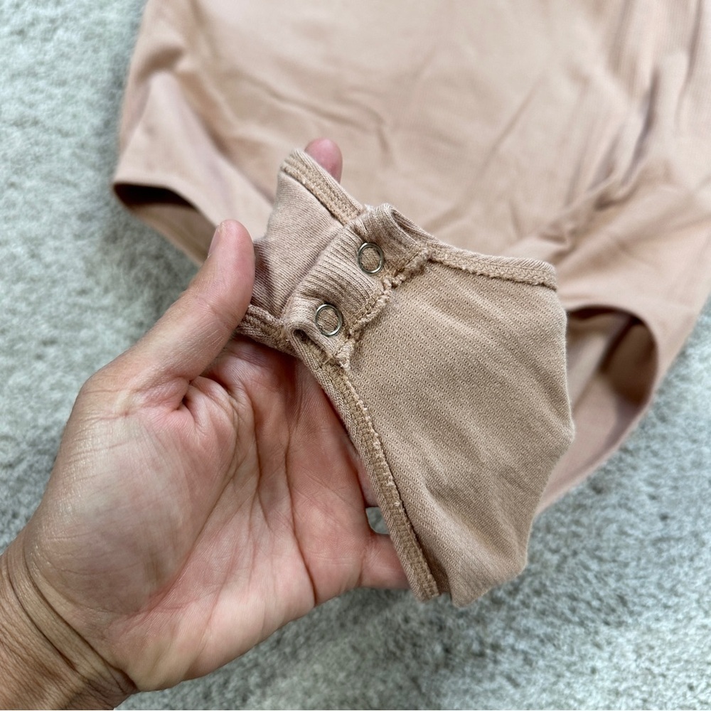 Fabletics Women’s Finely Cutout Seamless Bodysuit Ribbed Shortsleeve Desert XL - Picture 9 of 15